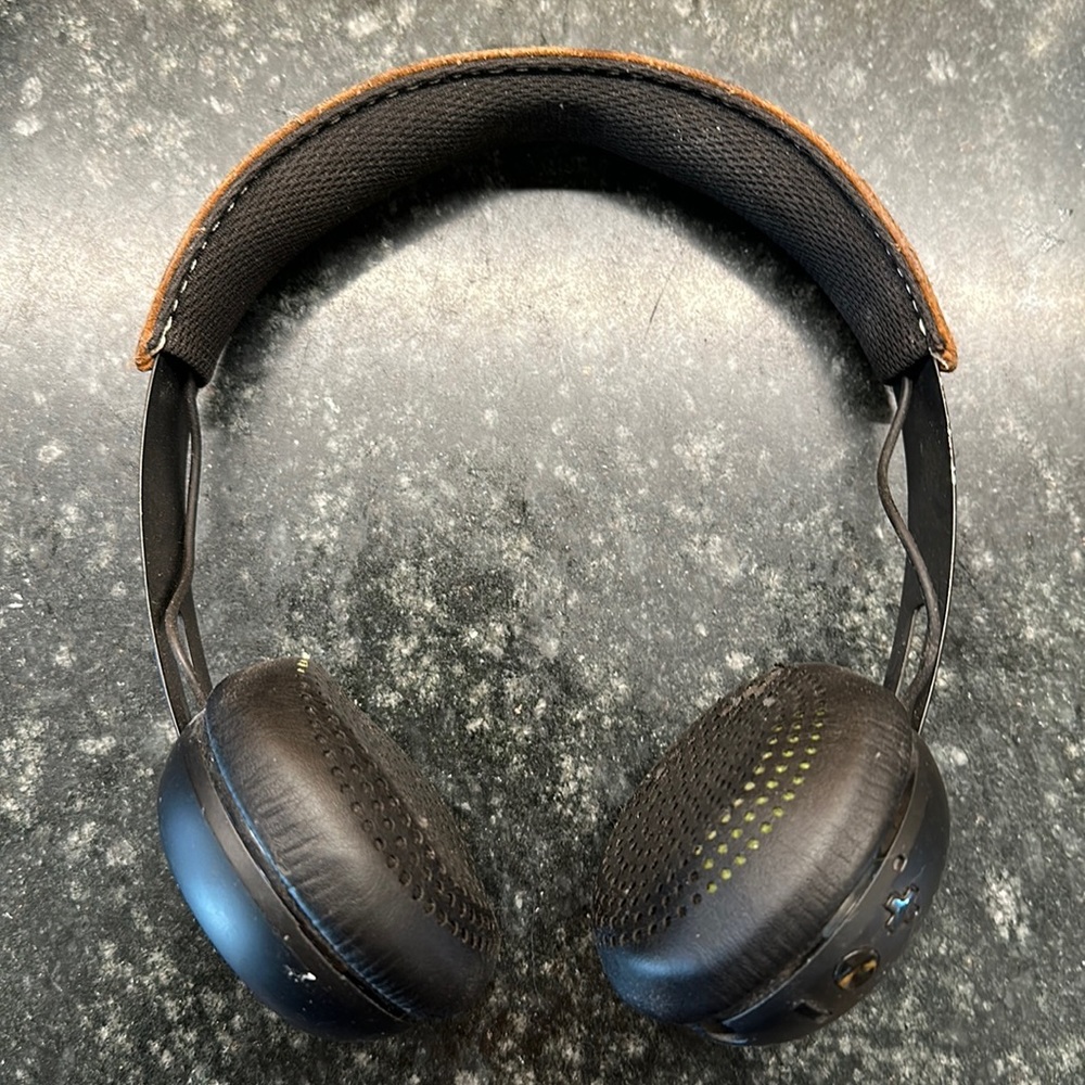 Skullcandy Grind Wireless Bluetooth on-ear headphones w/ mic, working, black tan